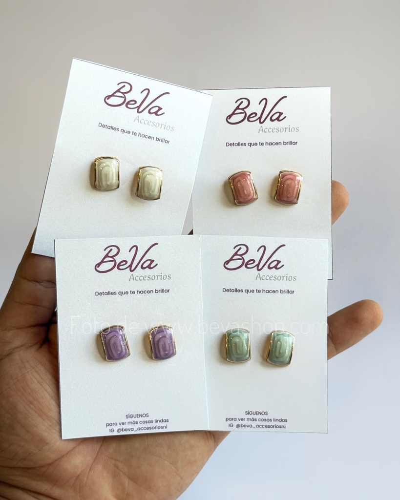 Aretes rectángulo curvo (Rosado)