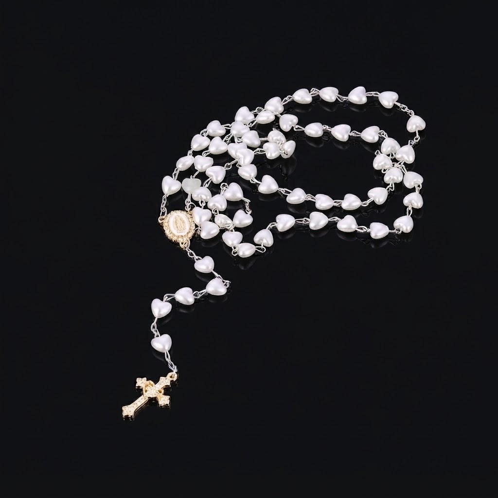 Rosario de Perlas en Corazón con Detalles Dorados