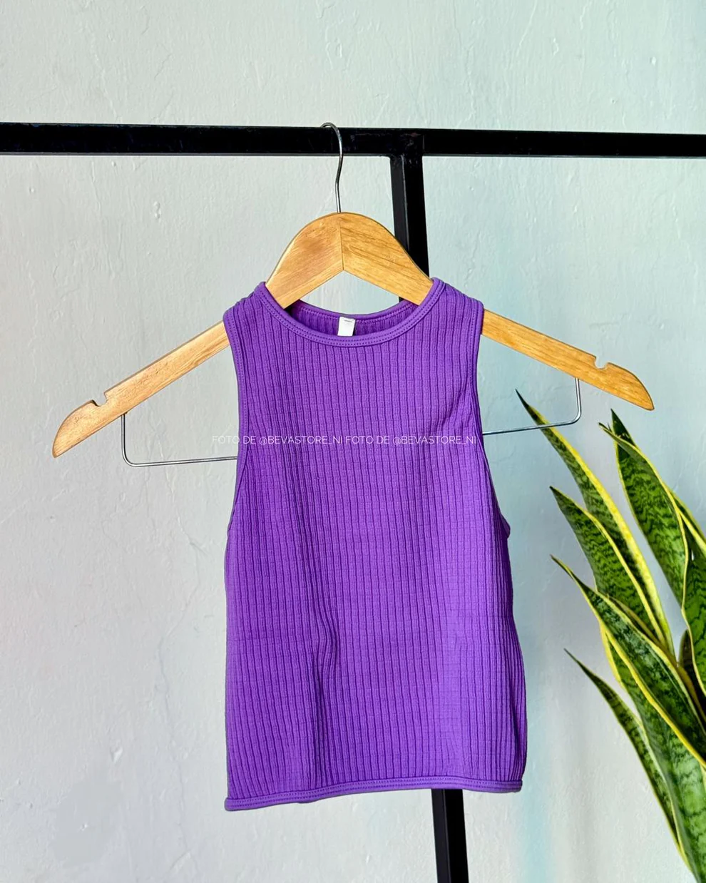 Top sin mangas Eulalia Morado (S/M)