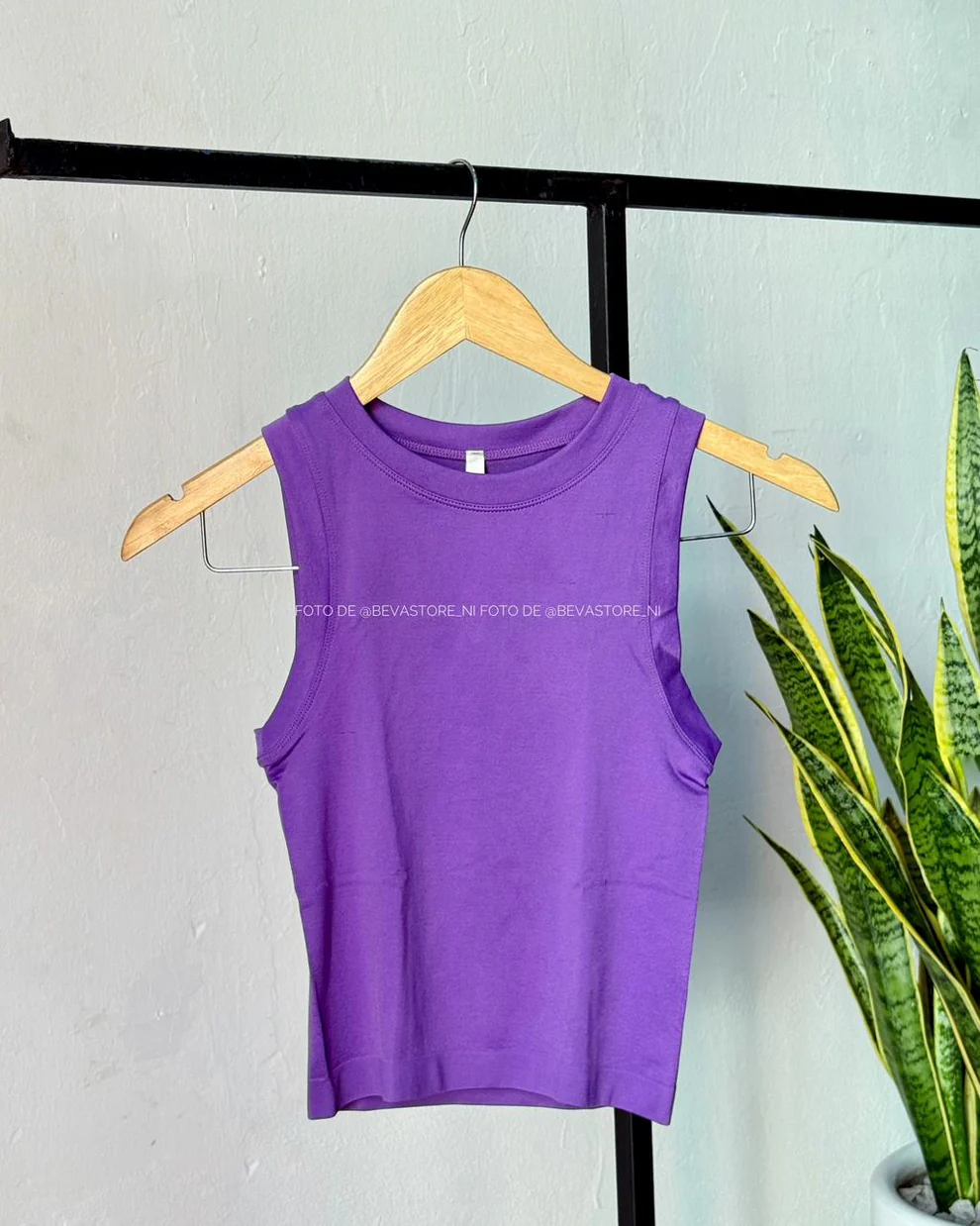 Top sin mangas Rocío morado (S/M)