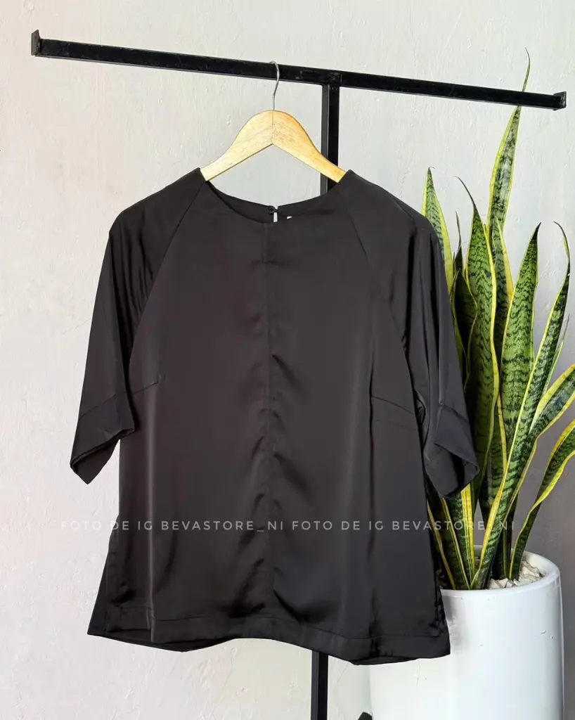 Blusa satinada Hanna negro (S)