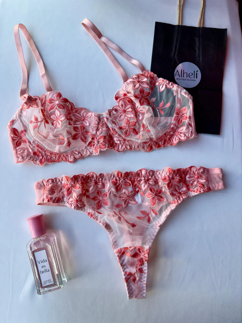 Lencería con bordado floral romántica 2 piezas rosada
