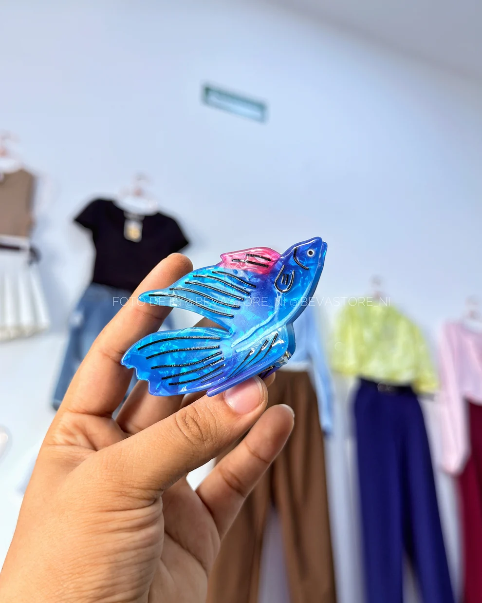 Pinza de cabello de pez azul