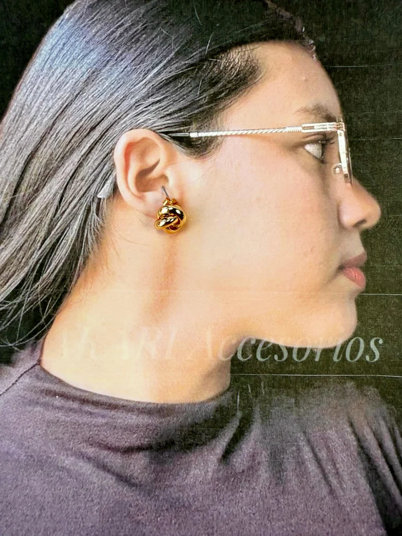 Aretes con nudo metálico (Dorado)