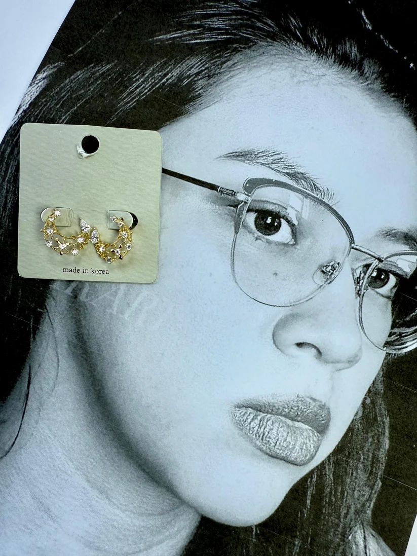 [2334] Aretes dorados con luna creciente floral y circonitas