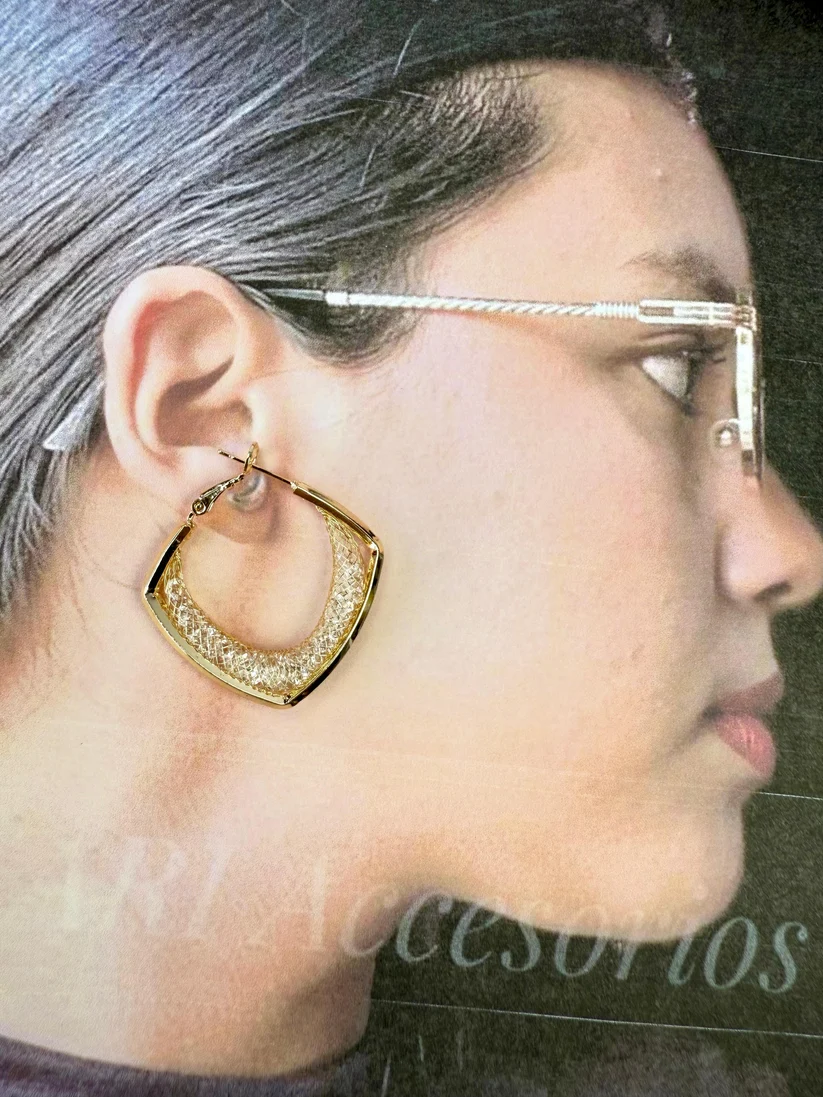 [2348] Aretes Dorados Cuadrados de Malla