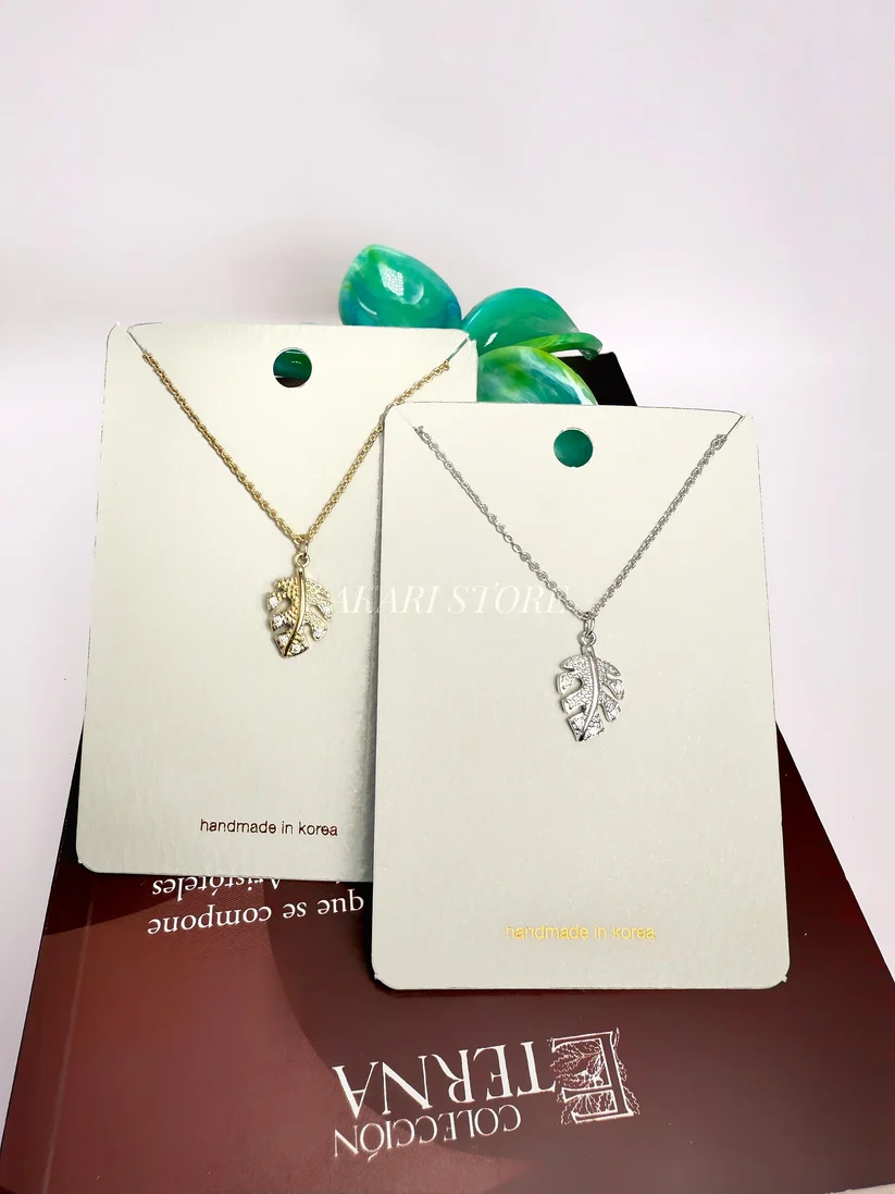 Cadena con Dije de Hoja de Mini Monstera (Dorado)