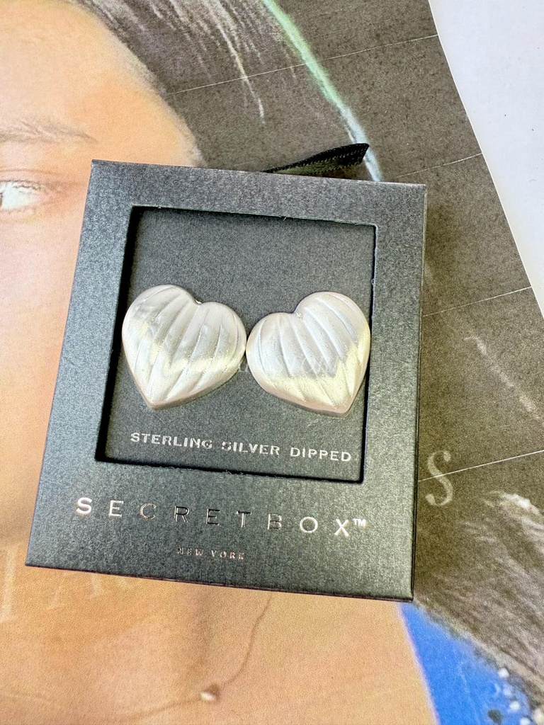 Aretes con Escudo de Corazón (Dorado)