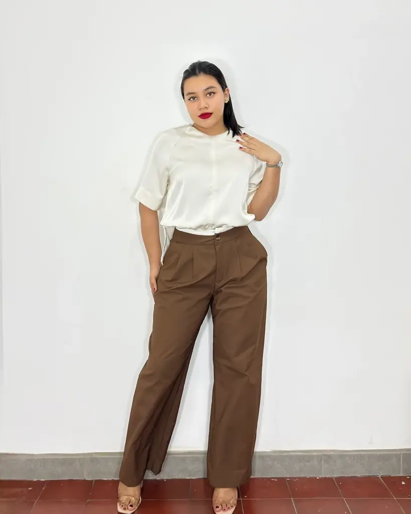 Blusa satinada Hanna marfil (S)
