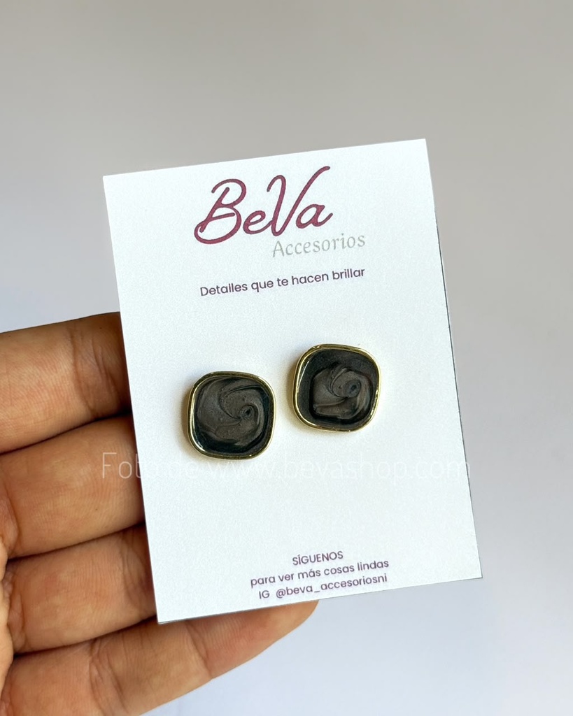 [4035] Aretes café cuadrados redondeados