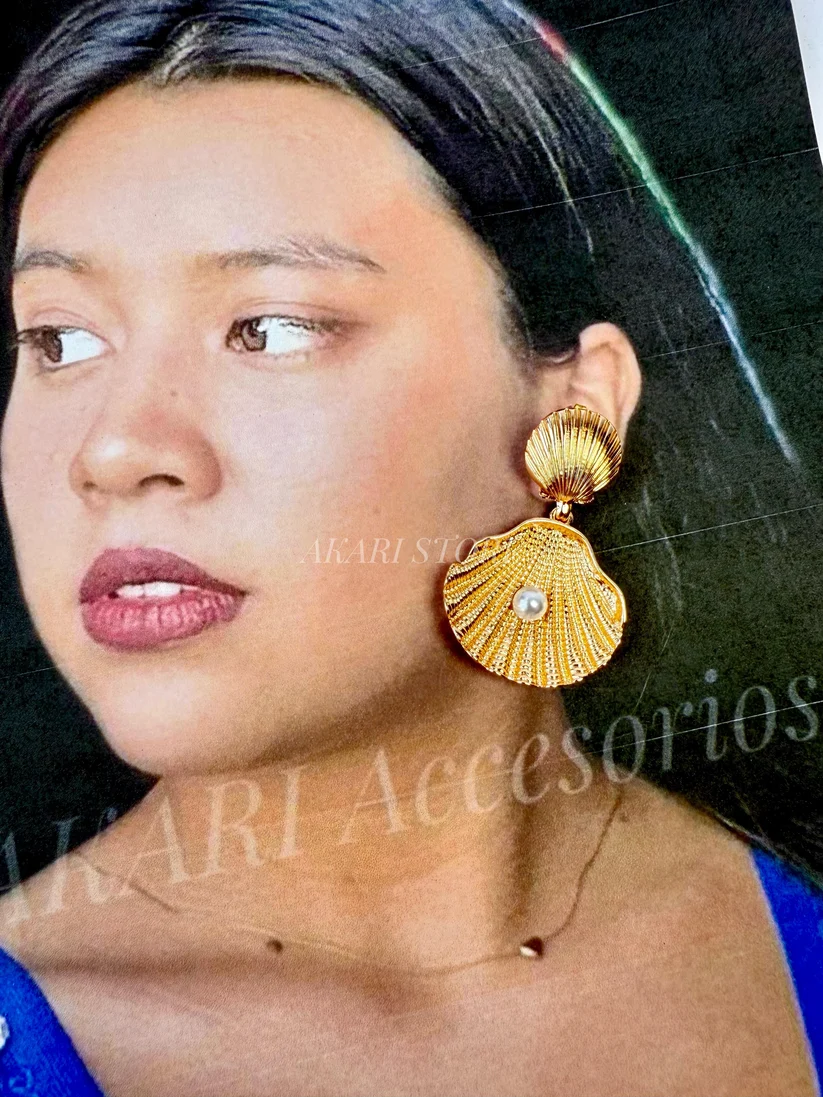 [2310] Aretes dorados Conchas de mar con perlas