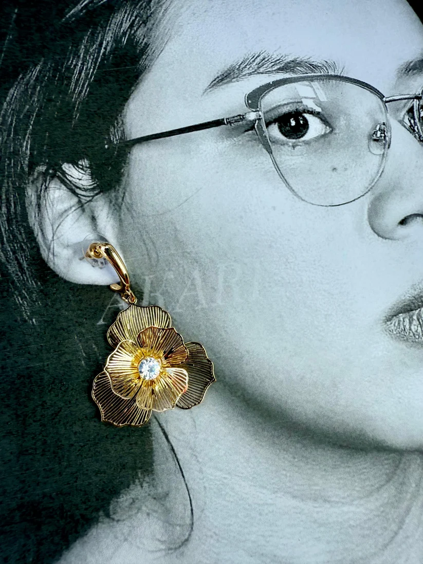 [2312] Aretes dorados de Flor con perla