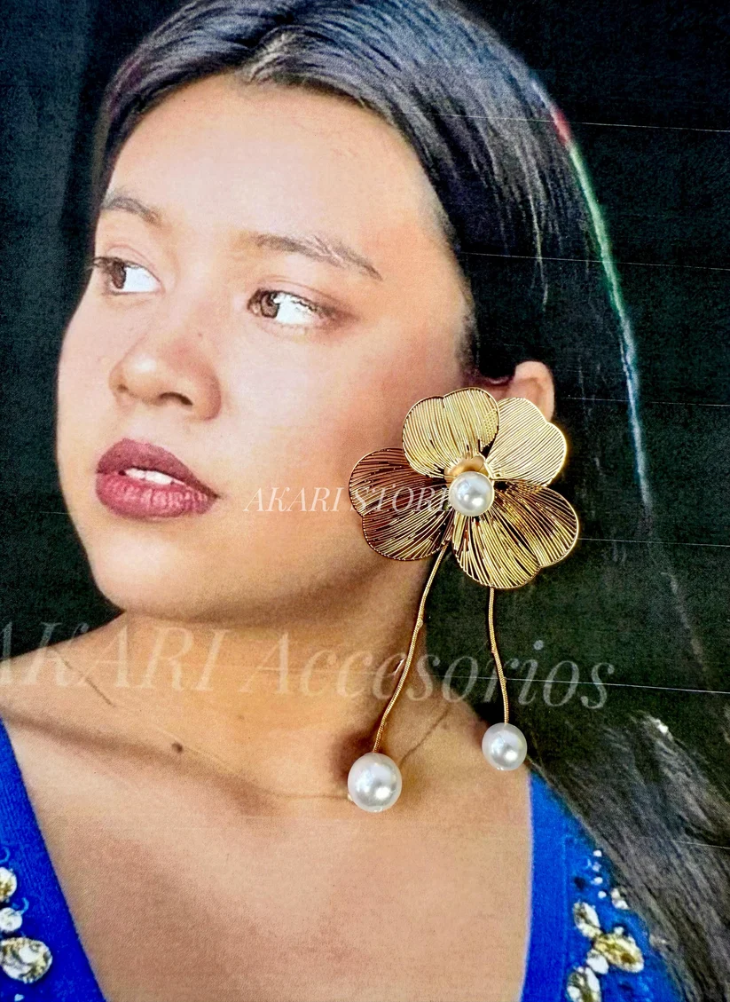 [2314] Aretes dorados con flecos de flor y perlas